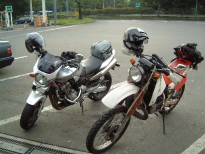 CB900ホーネットとCRM250