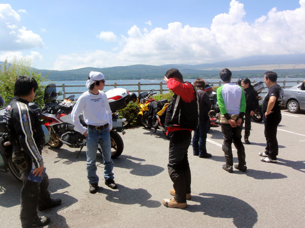 山中湖畔にて