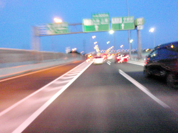 早朝の首都高速