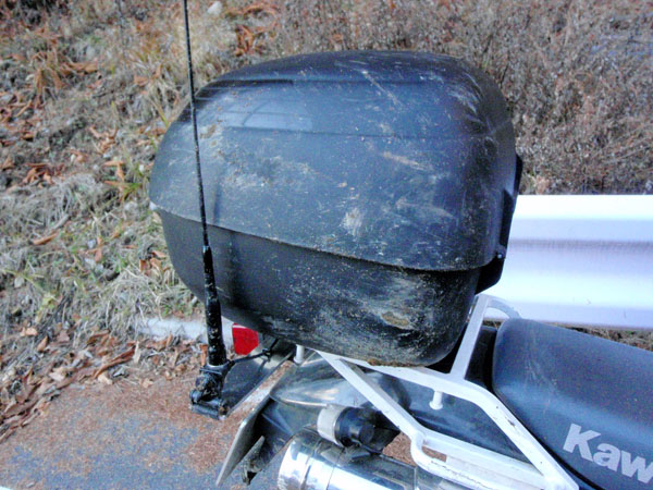 泥だらけのトップケース