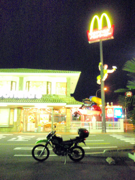 早朝のマクドナルド２４６鷺沼店