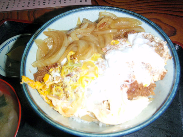 カツ丼（７００円）
