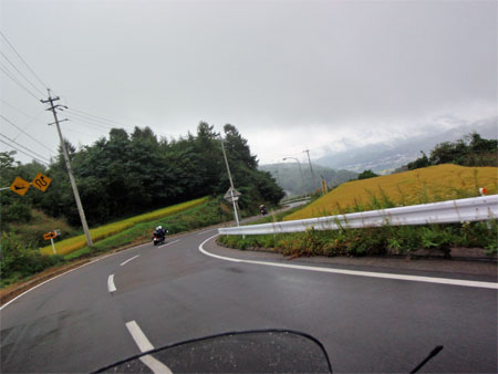 雨の中を疾走中