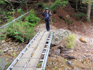 ハシゴを利用した橋も有る