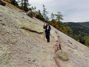 硫黄の匂いが漂う