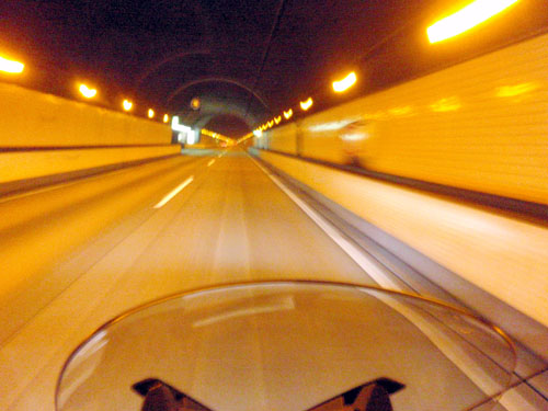 関越トンネル内