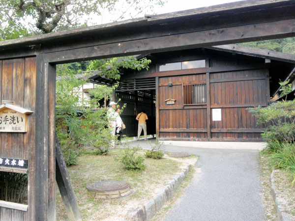 妻籠宿の公衆トイレ