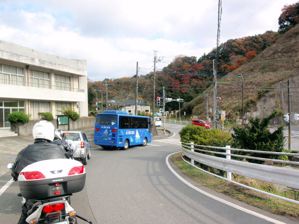 養老渓谷付近を走る