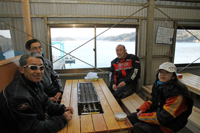 やま栄水産にて