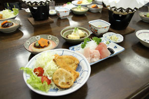 ユースホステルの夕食