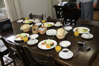 ユースホステルの朝食