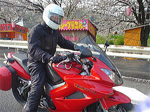 HONDA VFR�ɏ�鉺�c����