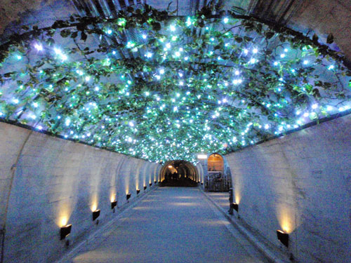 トンネル内のイルミネーション
