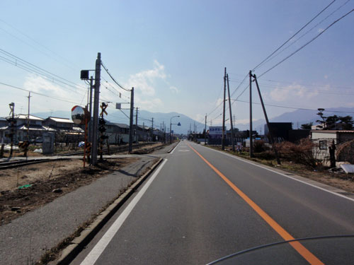 国道158号線松本電鉄沿いを走行