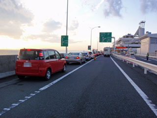 渋滞気味の海ほたるＰＡ入口