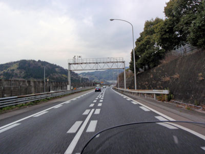 東名高速道路秦野付近
