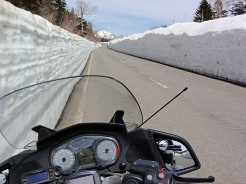 雪の回廊（磐梯吾妻スカイライン）