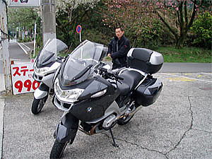 �J�E�{�[�C�Y�̒��ԏ�ɂ�