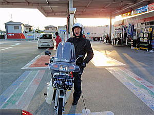 ガソリンを給油する