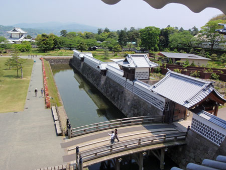 橋爪門続櫓内からの眺望