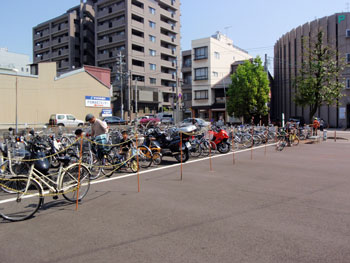 近江町市場の二輪駐車場