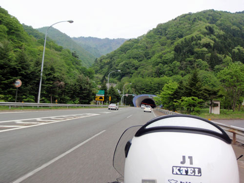 関越トンネル入口