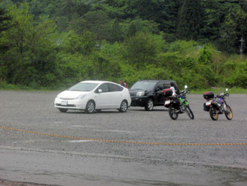 雨の中、観光客の姿も・・・