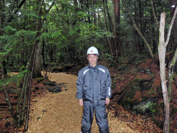 ヘルメット姿の龍人です