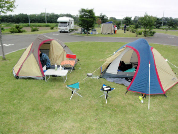 広いキャンプサイト