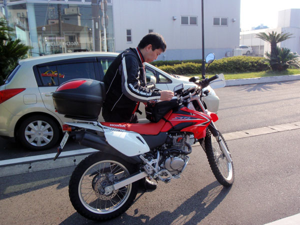 出発準備中の一休さん（ＸＲ２３０）