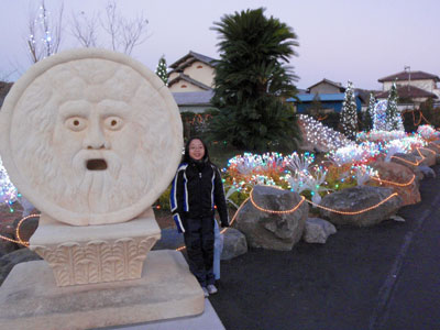 玄関前にあるおみくじ