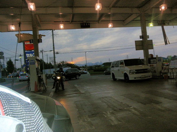 国道463号線沿いのENEOSにて