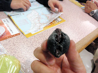 黒丸カレーパン