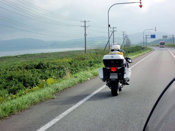 宗谷岬へ向け、快走する