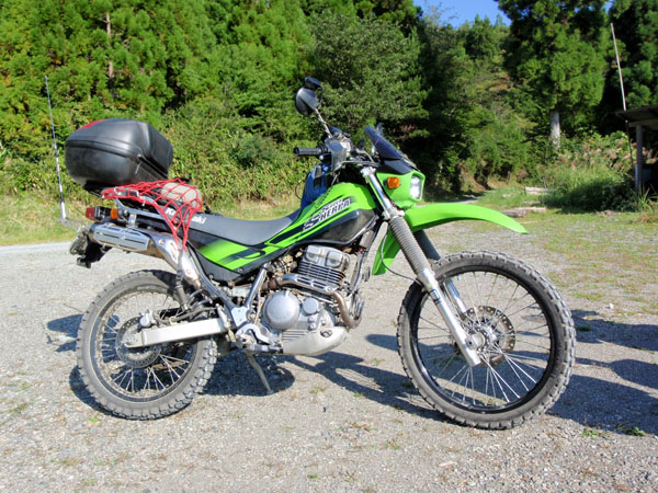 荷物を極力減らして林道へ