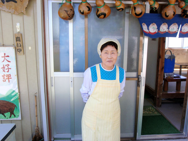 京柱峠のうどん屋さんのおばちゃん