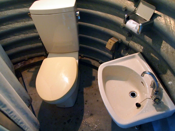 トイレと洗面台