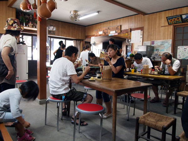 やまうちの店内