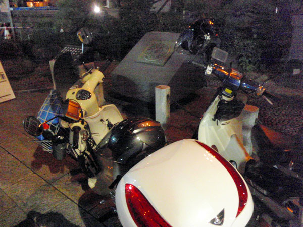 日本橋の道路元標前