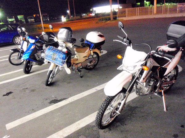 セブンイレブン駐車場にて