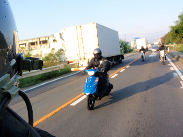 ４台で国道４号線を北上中