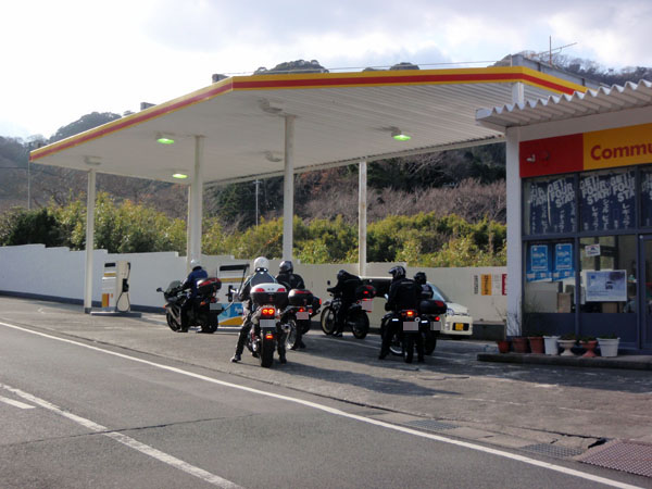 県道１６号線沿いのスタンドにて