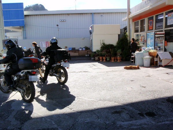 ガソリンスタンドにて