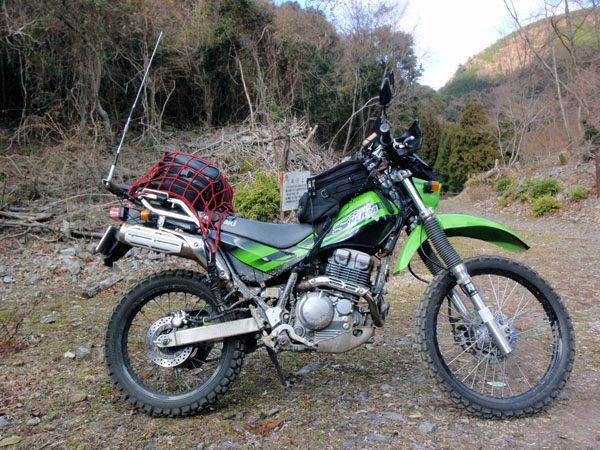 林道とスーパーシェルパ