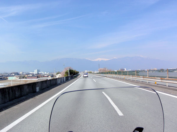 中央高速道道路を走行