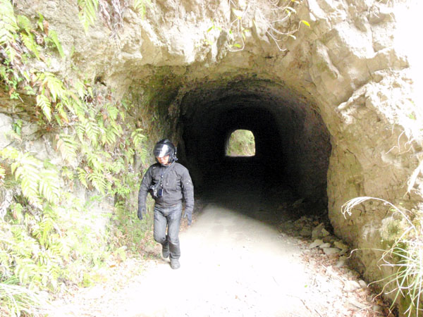 手彫りのトンネル