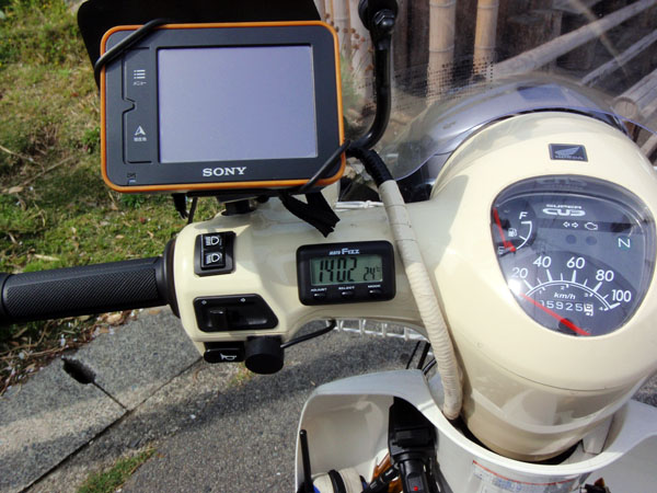 ナビ＆温度計付デジタル時計