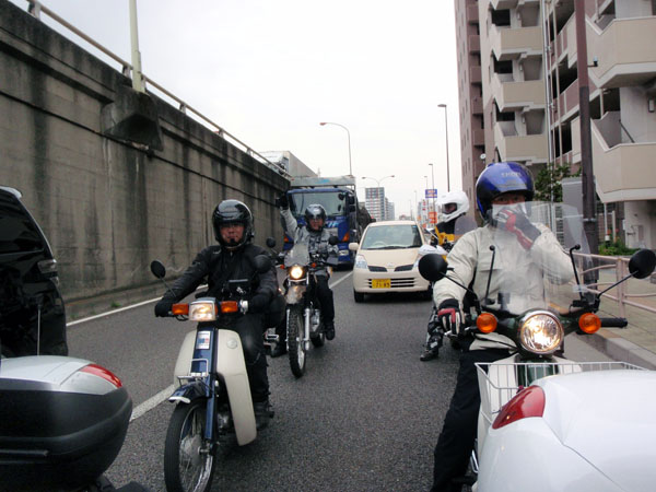 まずは６台でマスツーリング