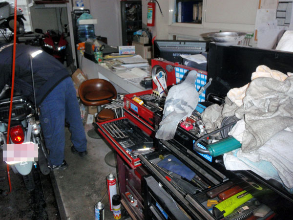 テクニカルホンダの店内