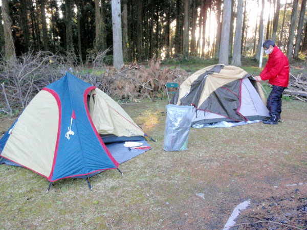 テントの設営風景
